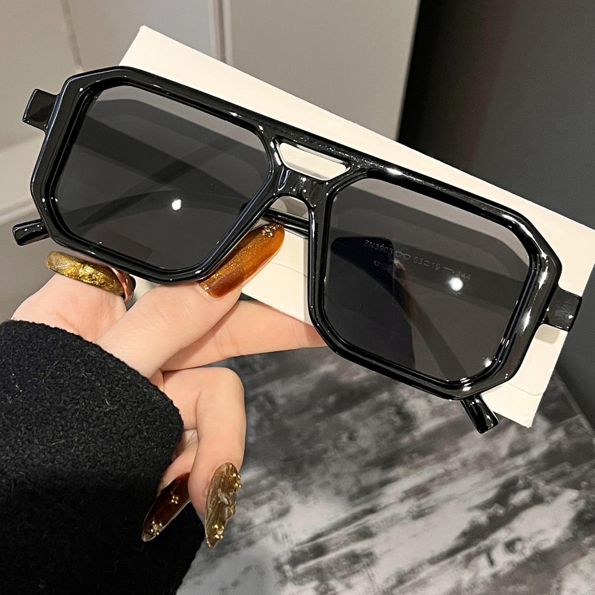 Nowe Retro Kwadratowe Okulary  – Uv Resin recenzja i cena
